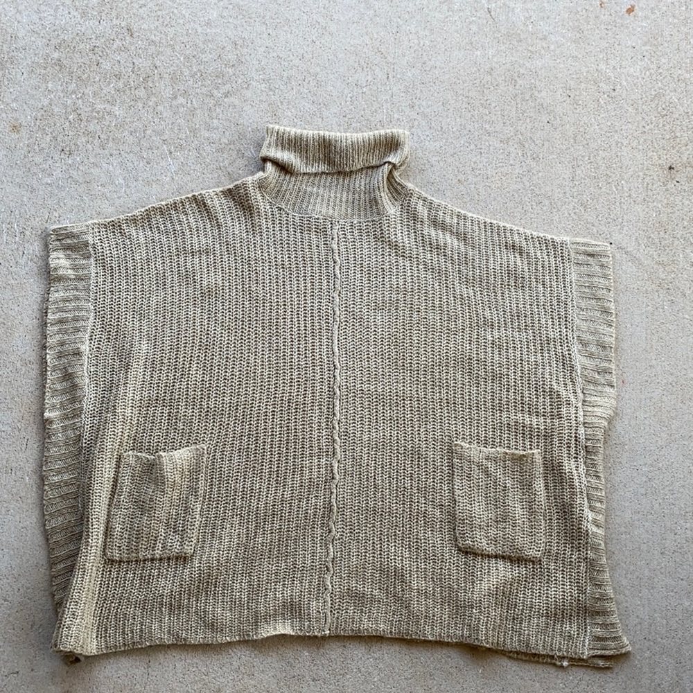 Sweater/poncho